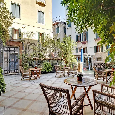 多纳宫酒店 酒店