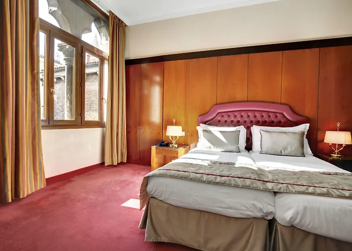 Dona Palace 4* ונציה