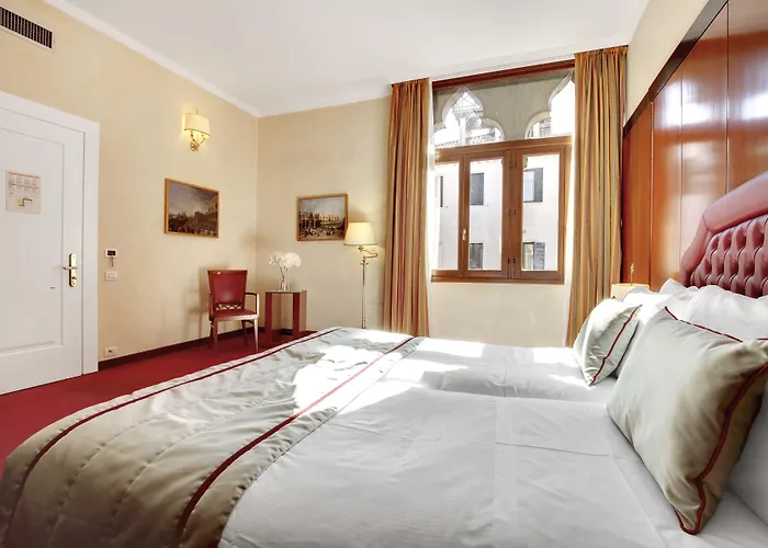מלון Dona Palace 4*