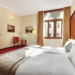 מלון Dona Palace 4*