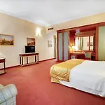 Dona Palace מלון 4*