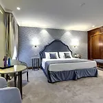 מלון Dona Palace