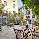Dona Palace מלון