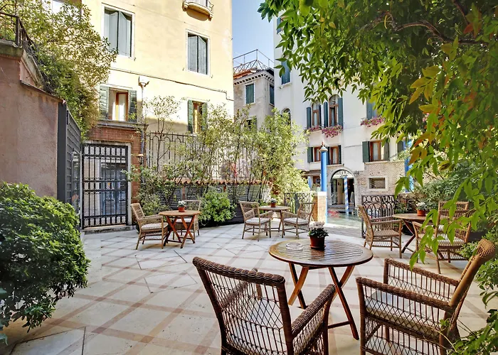 ドナ パレス ホテル