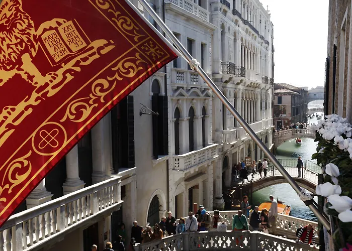 ドナ パレス 4* ヴェネツィア